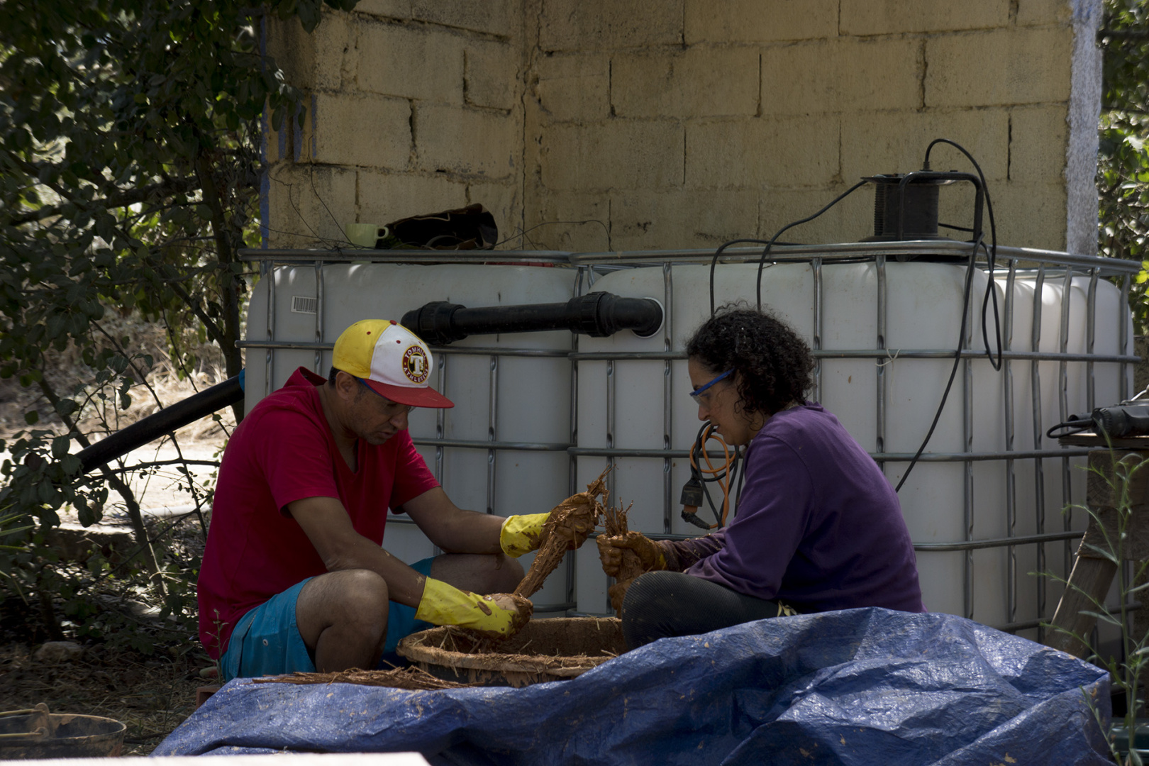 Working on the insulation of a biogas plant Working on the insulation of a biogas plant
