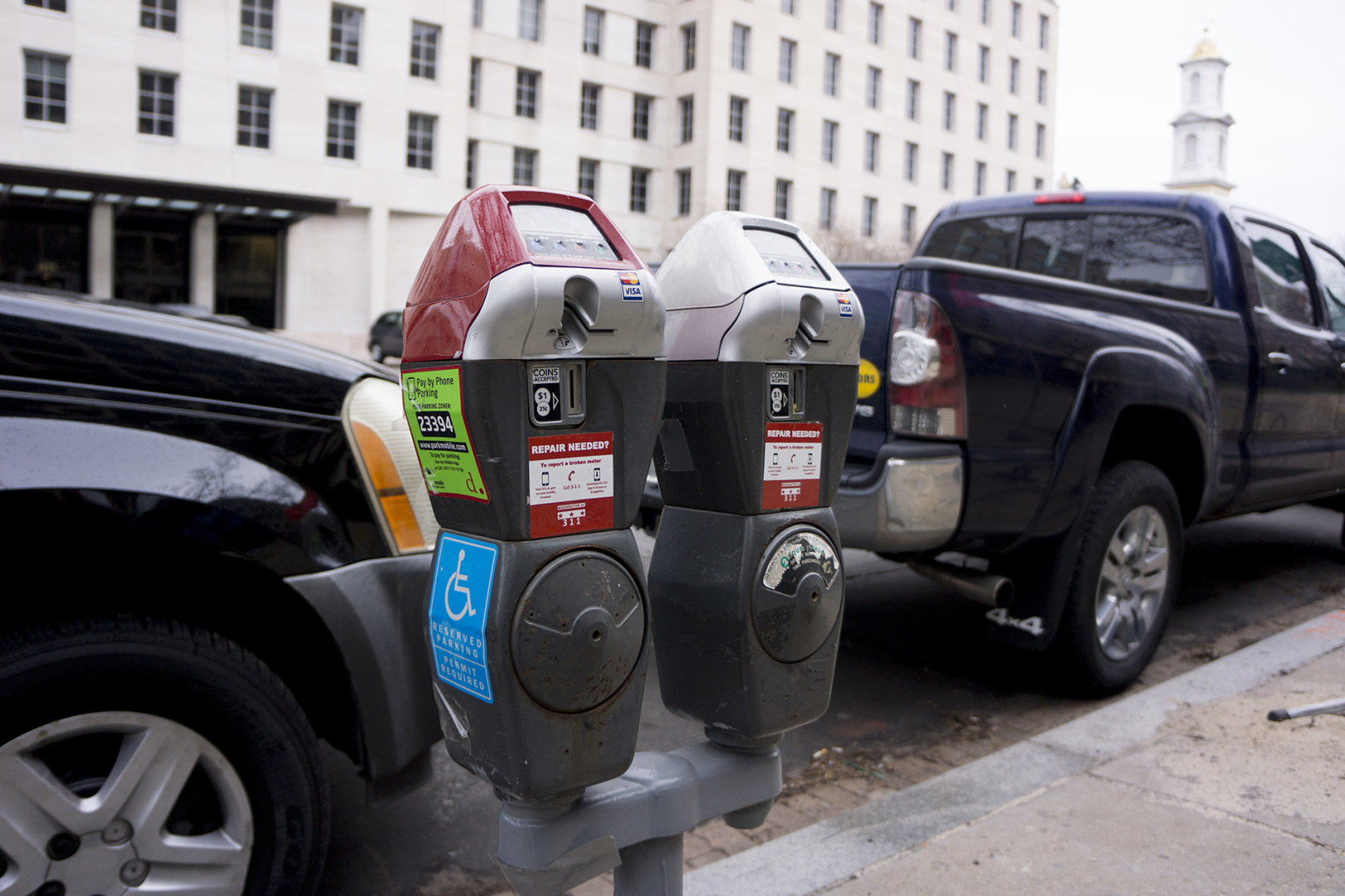 A parking meter that takes credit cards A parking meter that takes credit cards