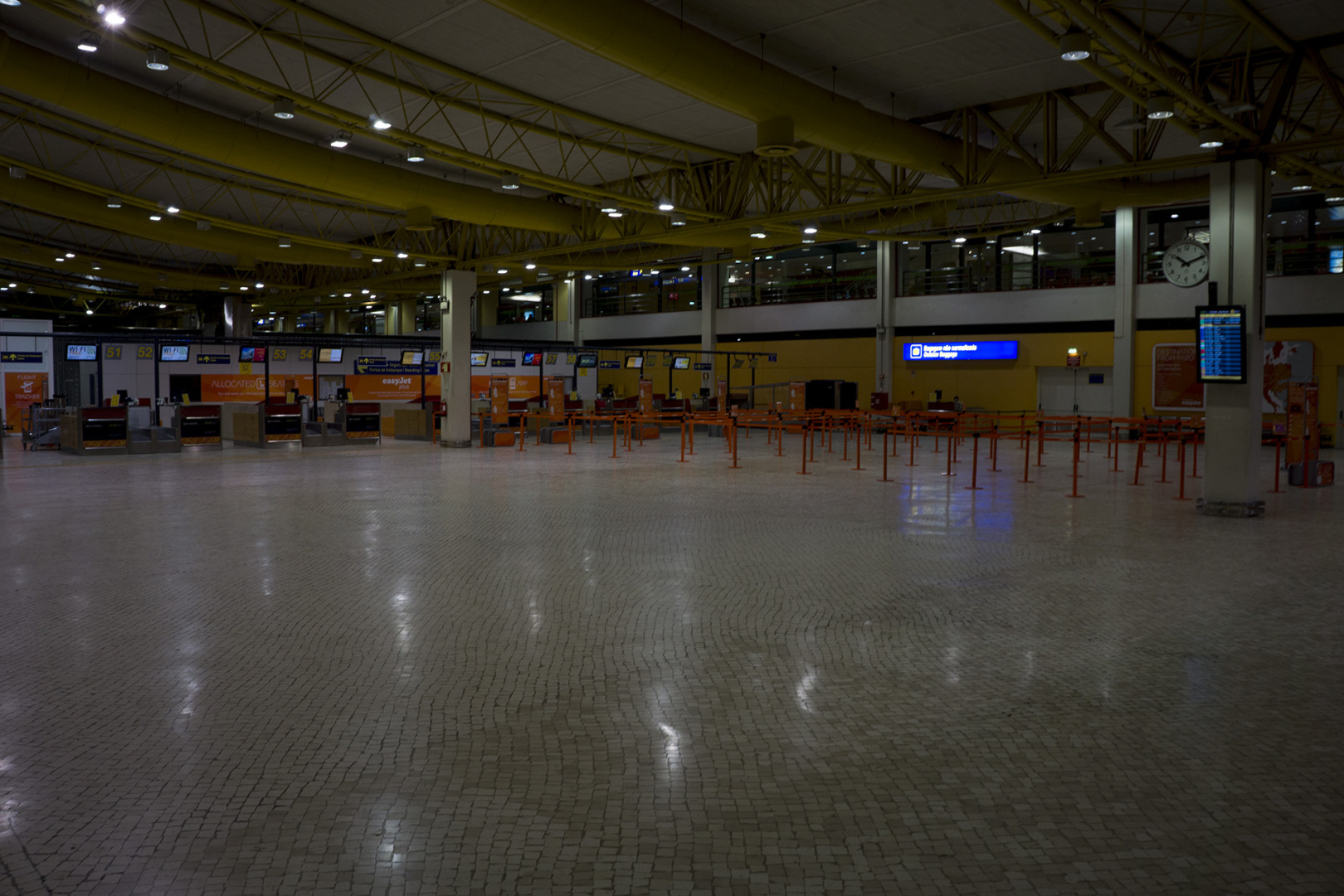 it is 10 to 10 at the airport of Faro, Portugal it is 10 to 10 at the airport of Faro, Portugal