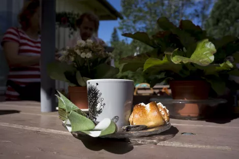 Coffe and pulla, a cup on a table