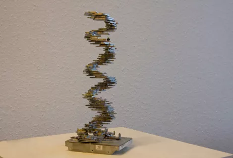 Zum Himmel sie streben - Neodym contemporary sculpture by Dominik Jais Zum Himmel sie streben - Neodym contemporary sculpture by Dominik Jais